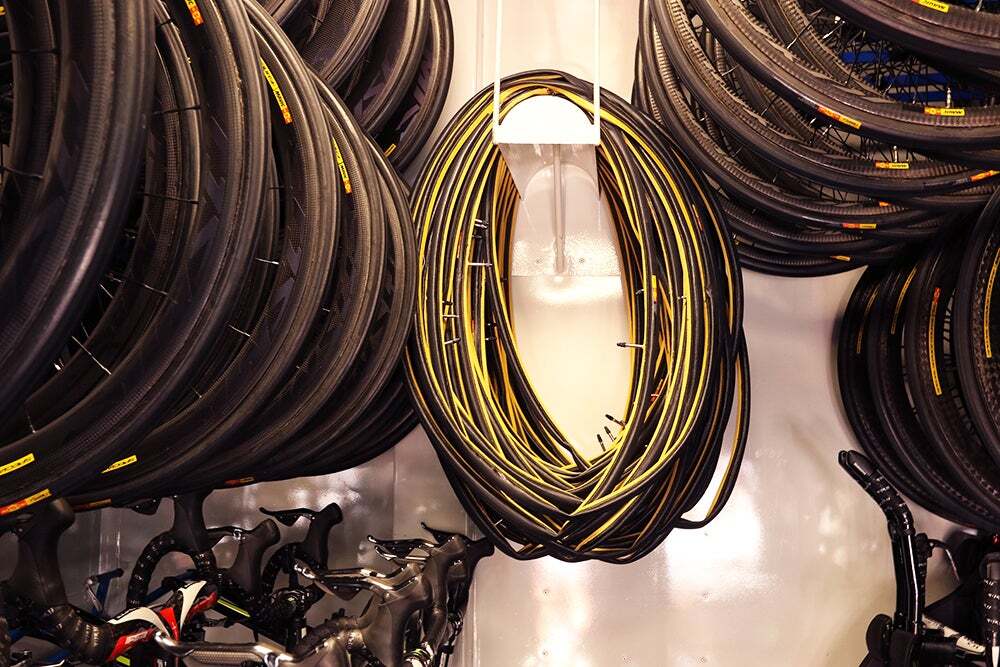 Technical FAQ: high-speed shimmy, tubular tires, accuracy in tire pressure